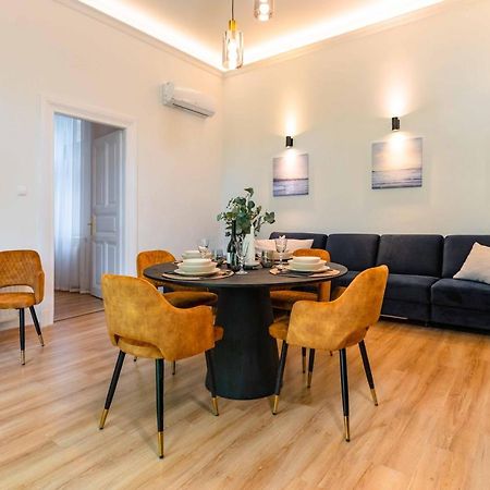 Modern Apartment French Balkony Budapest Exterior foto